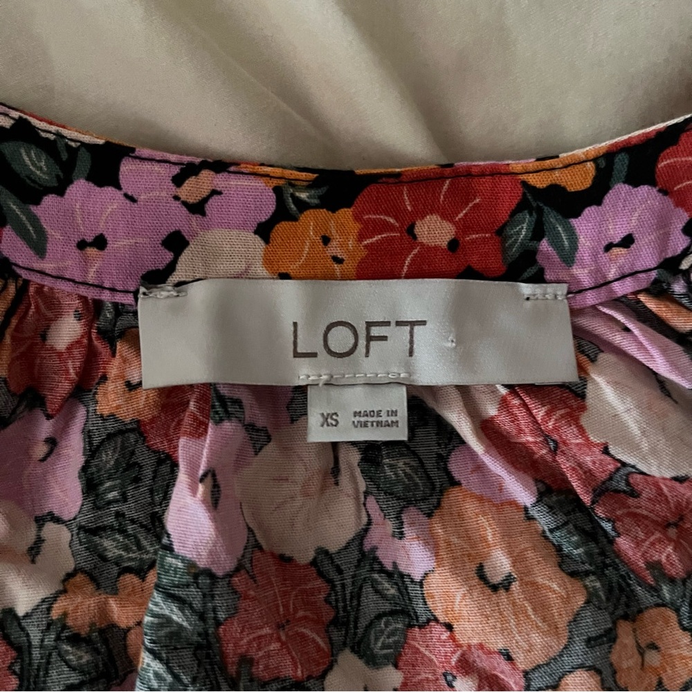 Loft floral top size xs pink orange and green - Picture 4 of 6